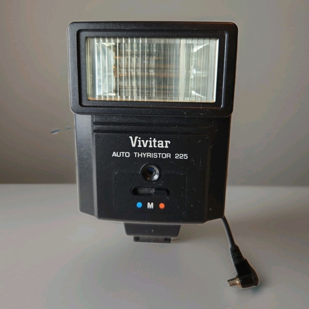 VTG Vivitar Auto Thyristor 225 Vintage Electronic Camera Flash & Cord Black